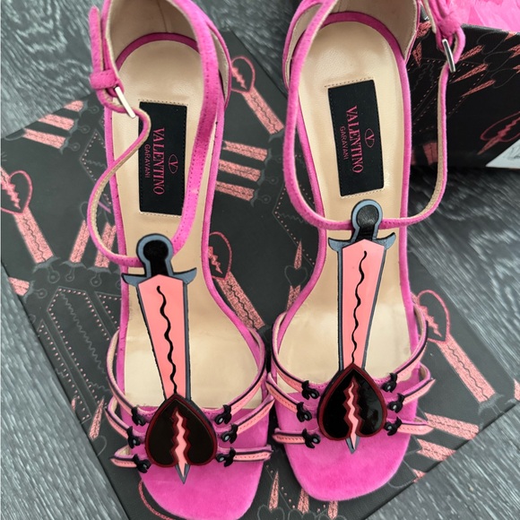Valentino Love Blade pink suede t-strap pump - Picture 4 of 5